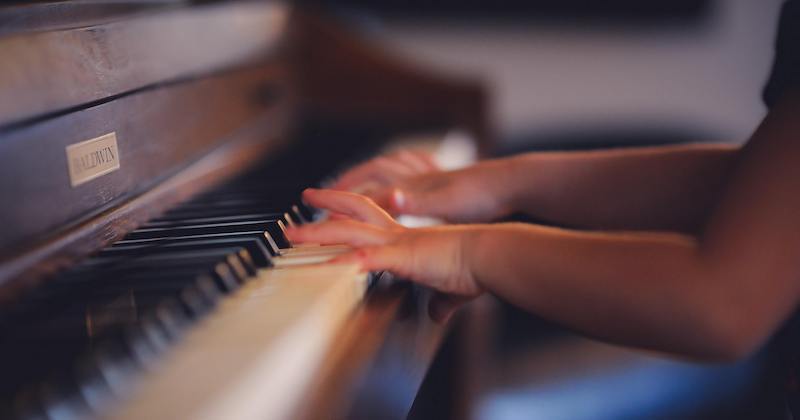 Person playing piano for Music Teachers’ Association of California® CERTIFICATE OF MERIT® AND PANEL FINALS RECORDING GUIDELINES